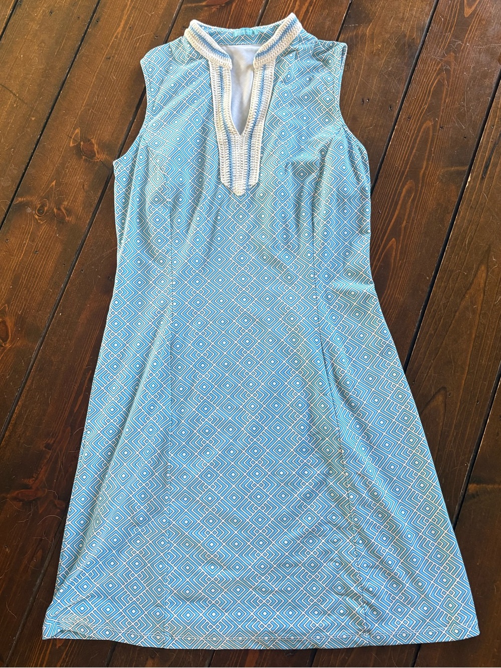 Sleeveless Light Blue Geometric Shift Dress with Trimmed Keyhole